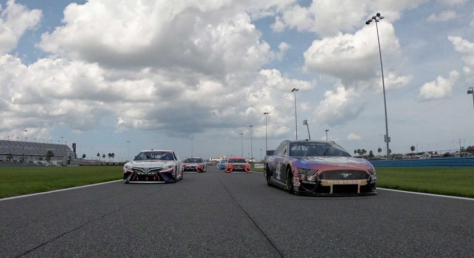 Fantasztikus futammal indult a NASCAR