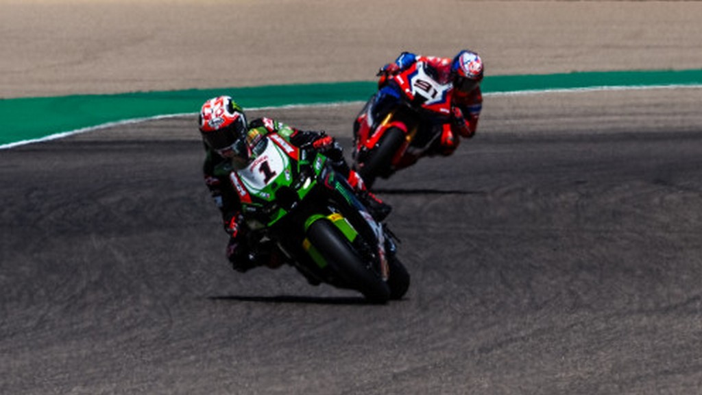 Jonathan Rea a Kawasaki végsebességére panaszkodik
