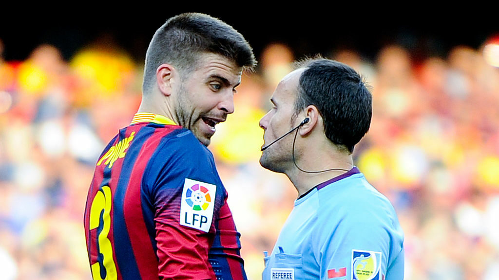 Az a bíró vezeti a Barca-Atletit, aki 7 éve elfújta a Barca bajnokságát egy Barca-Atletin