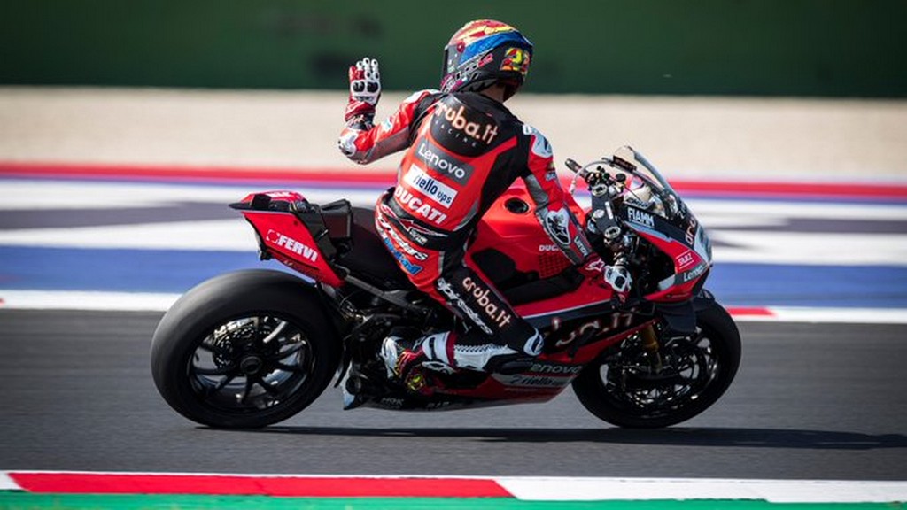 Az aragoni futamgyőztes superbike-os Ducati-pilóta sorsa is Marqueztől függ