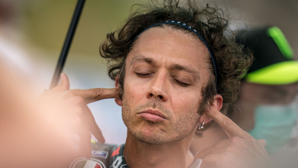 Rossi folytathatja