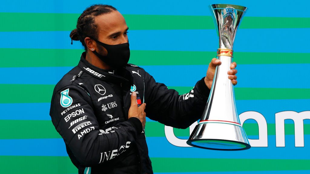 Hamilton büntetésekkel is visszavágott, egyre élesebb a vb