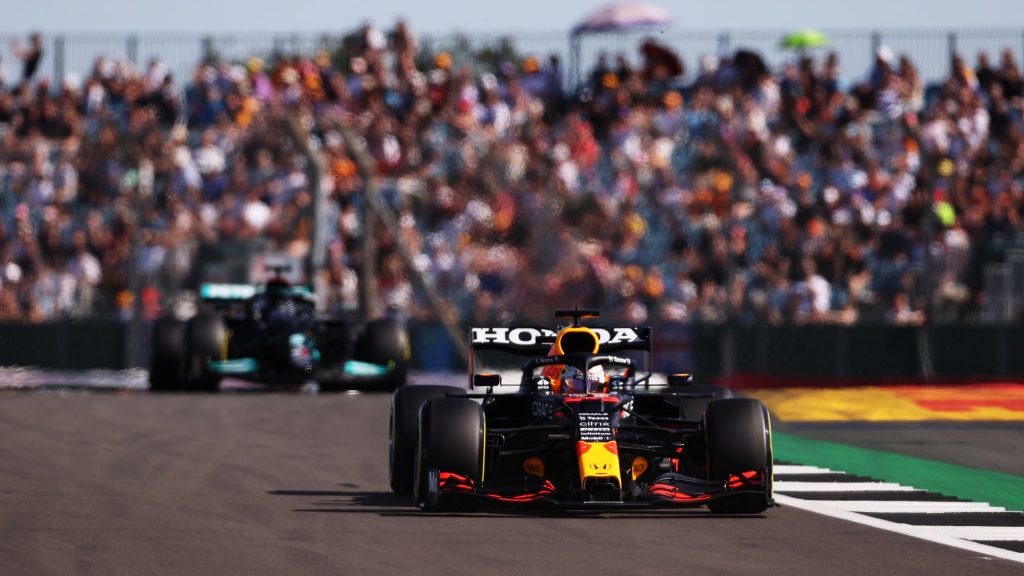 Max Verstappen nyerte az F1-történet első sprintversenyét