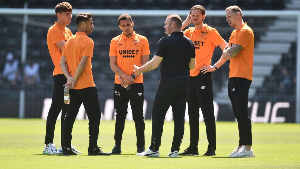 Wayne Rooney edzésen lerúgta egyik futballistáját