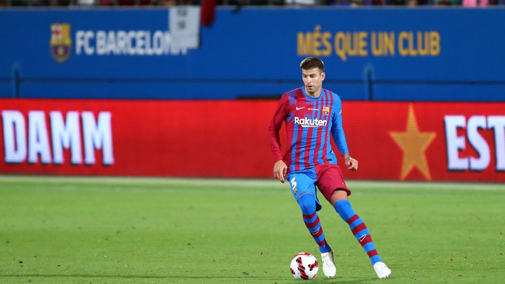 Piqué segíti ki a Barcelonát