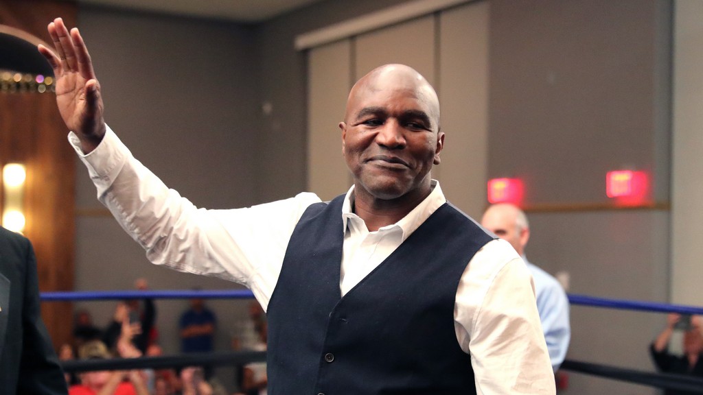 Evander Holyfield ugrik be De La Hoya helyett