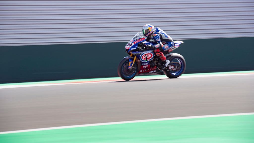 Toprak Razgatlioglu ellépett Jonathan Rea-től Magny-Cours-ban