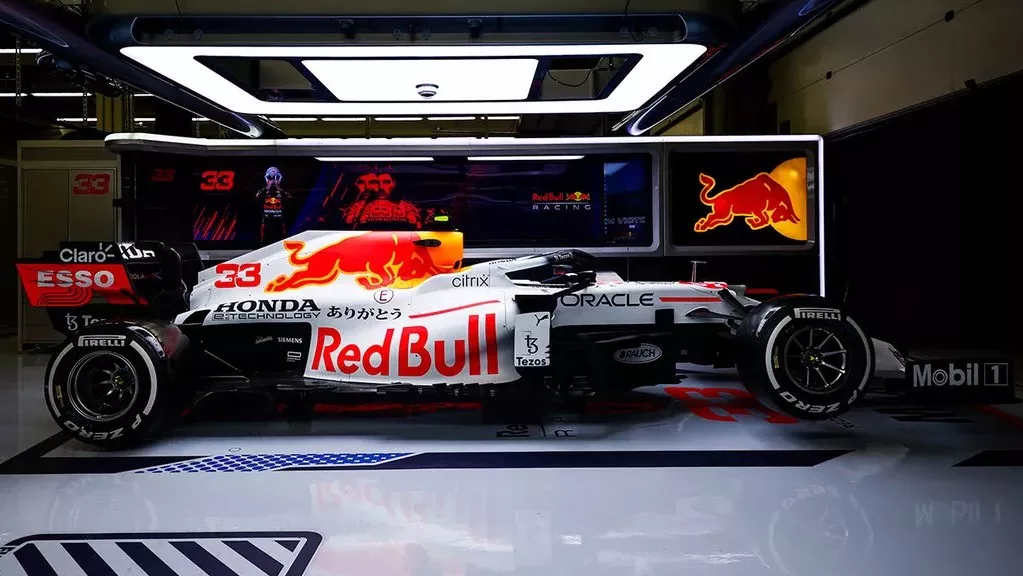 Fehér autót mutatott be a Red Bull Racing