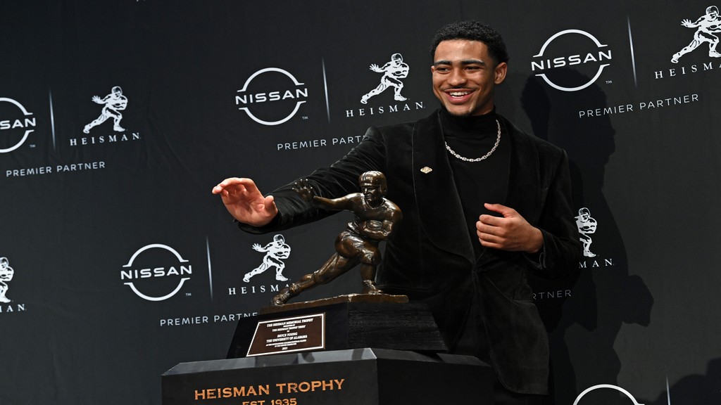 Bryce Young kapta a Heisman-trófeát