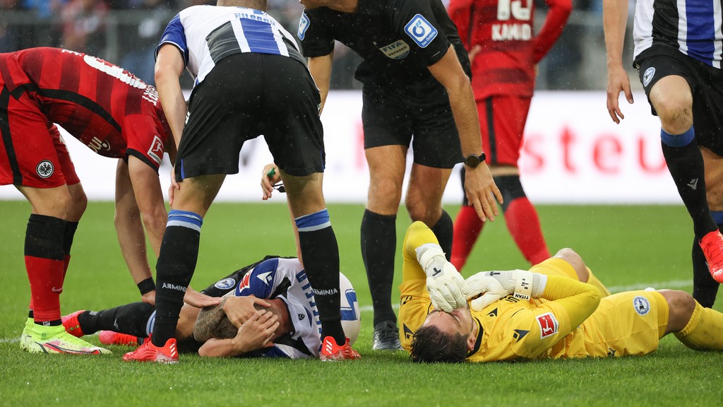 Frankfurt-Bielefeld találkozó nyitja a fordulót