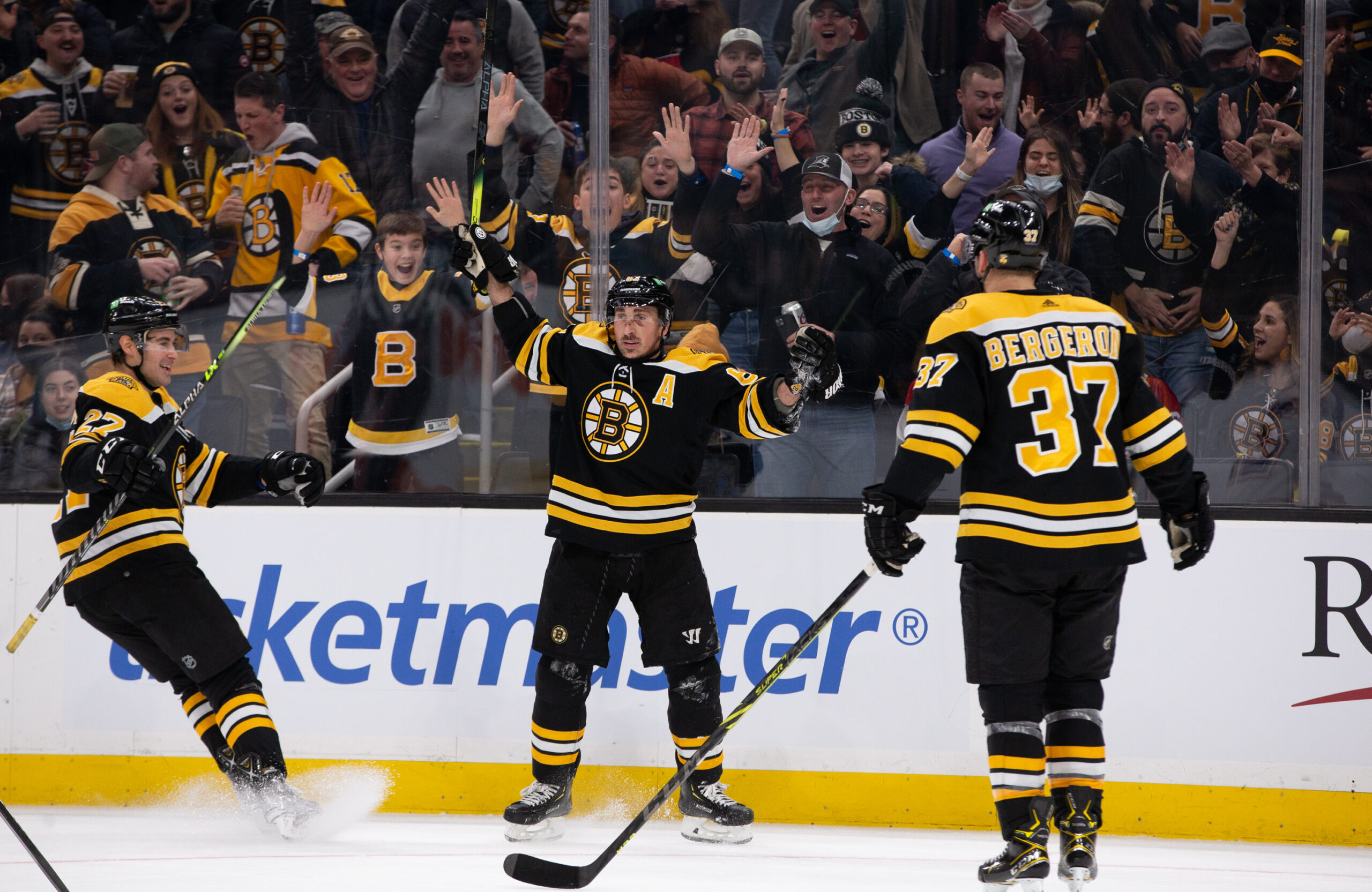 A Bruins kapitánya 32 másodperc után lőtt emberhátrányos gólt