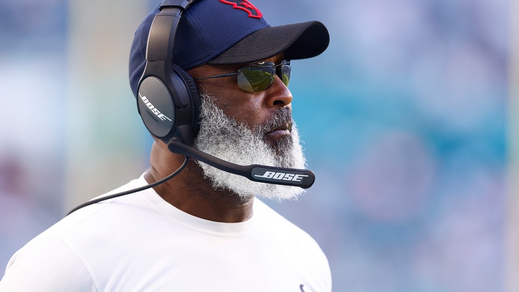 Lovie Smith az első edzőáldozat, de sokan hallatják…