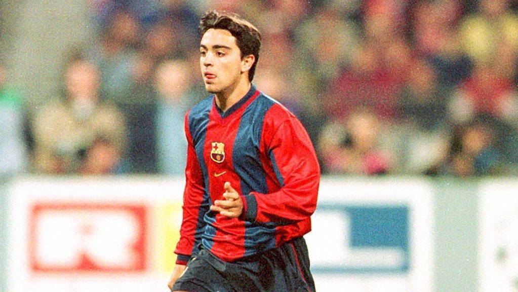 Csütörtökön 24 éve mutatkozott be Xavi a Barcában