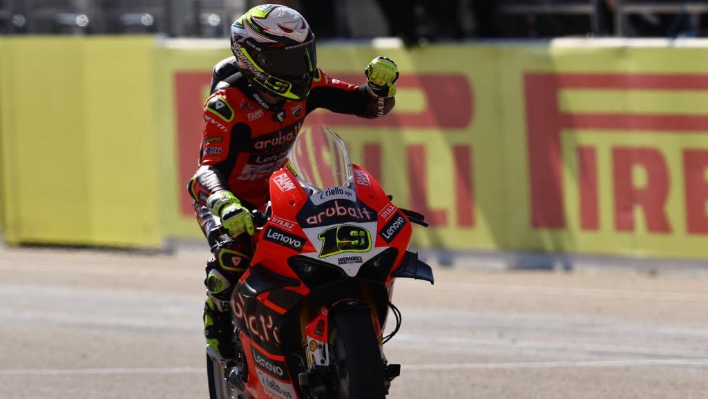 Alvaro Bautista visszatért, kenterbe verte a bajnokokat vasárnap