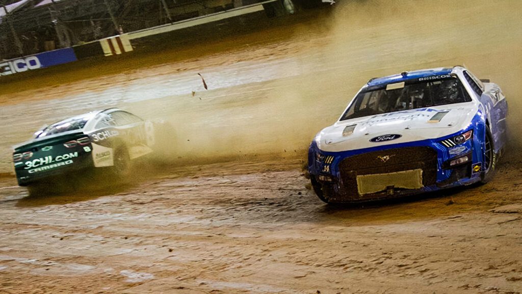 Húsvétkor jönnek a NASCAR legvagányabb futamai