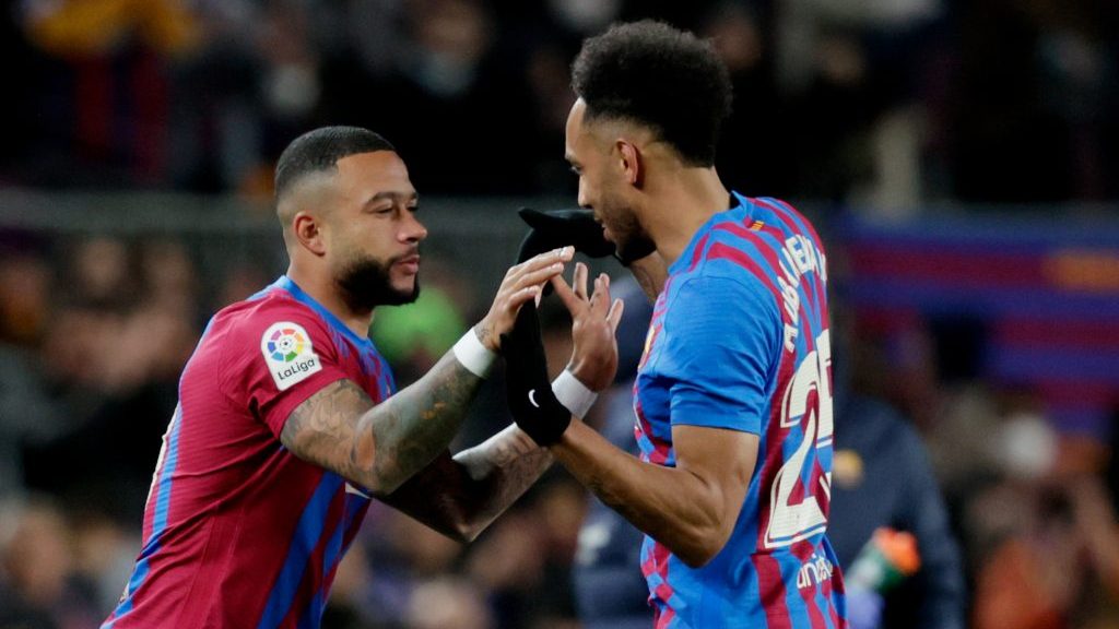 Vagy csak Depay, vagy csak Aubameyang mehet a Barcából