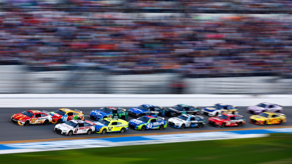 A tervezettnél később, de beindul az Xfinity- és a Cup-idény is