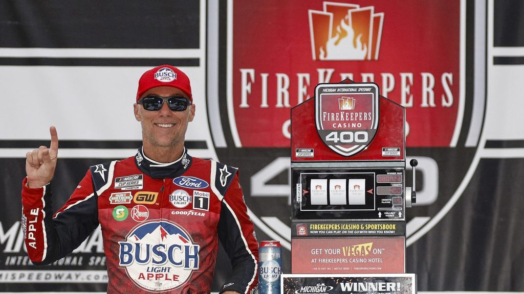 Kevin Harvick is ott van a rájátszásban, nyert Michiganben