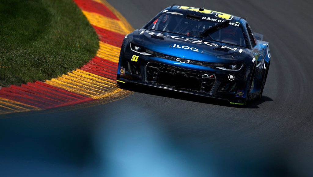 Kimi Räikkönen 27., Chase Elliotté a pole