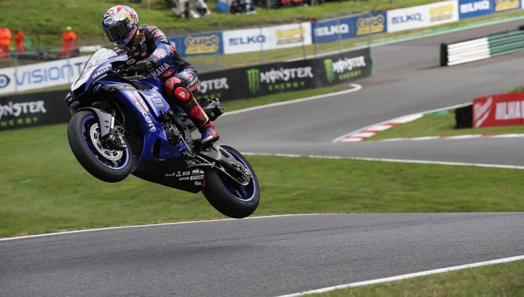 Toprak Razgatlioglu pikkpakk bevette a Cadwell Park-i ugratót