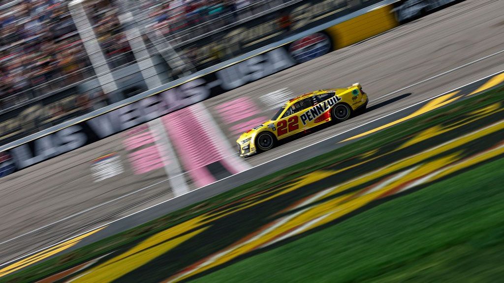 Lökdösődés is színesítette a vegasi NASCAR-futamot