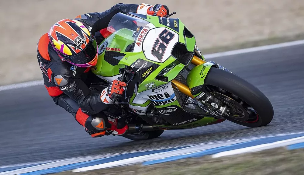 Tom Sykes Kawasakiról BMW-re váltott