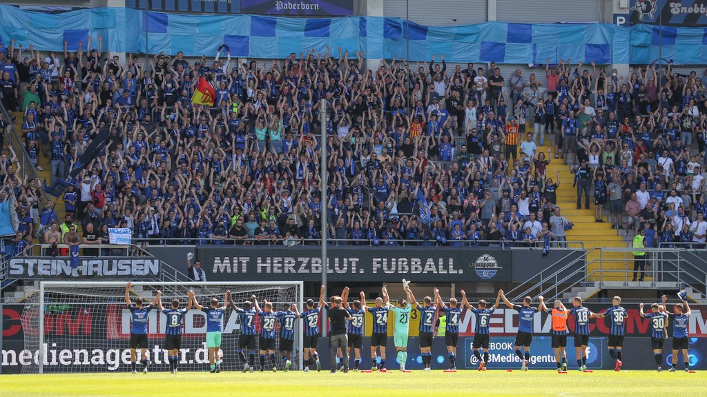 A Karlsruhe és a Paderborn mérkőzésével folytatódik az idény