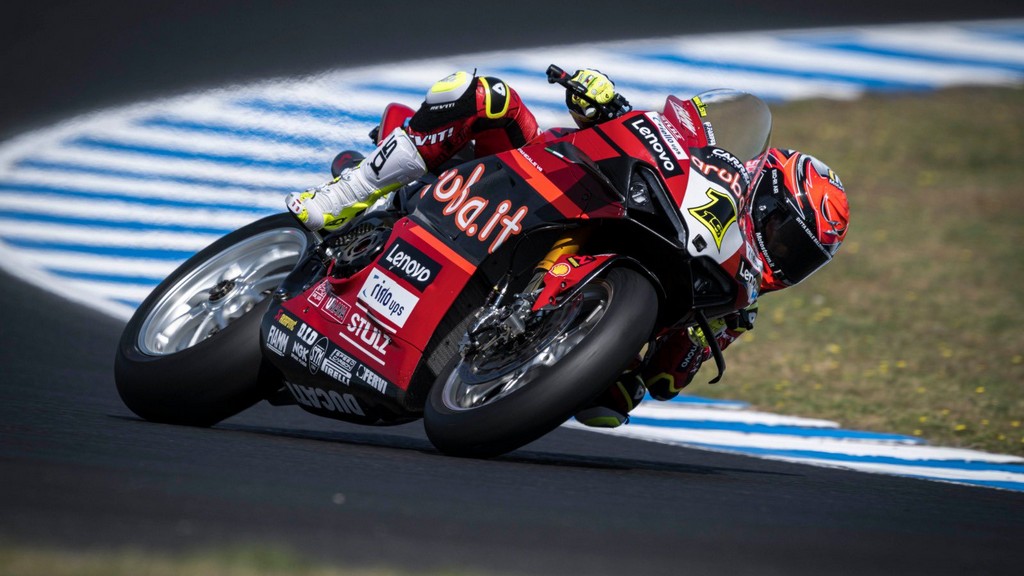 Hat hét után a Network4-en tér vissza a Superbike
