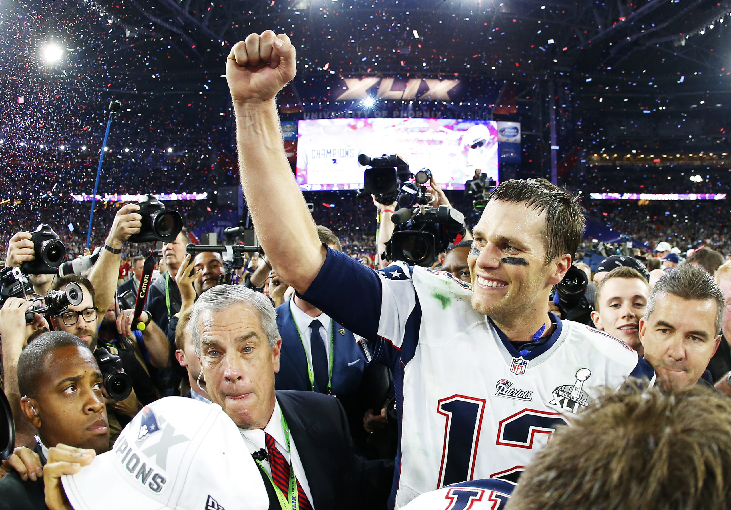 Tom Brady is üzent Shedeur Sandersnek