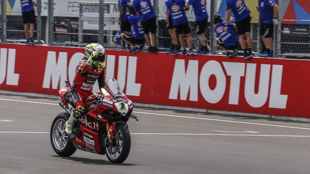 Alvaro Bautista dominálta a vasárnapot az aragoni Superbike-on