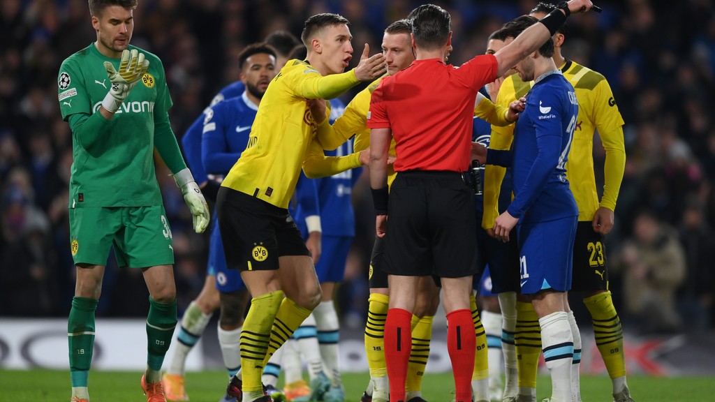 Újrarúgatott büntetővel jutott nyolc közé a Chelsea