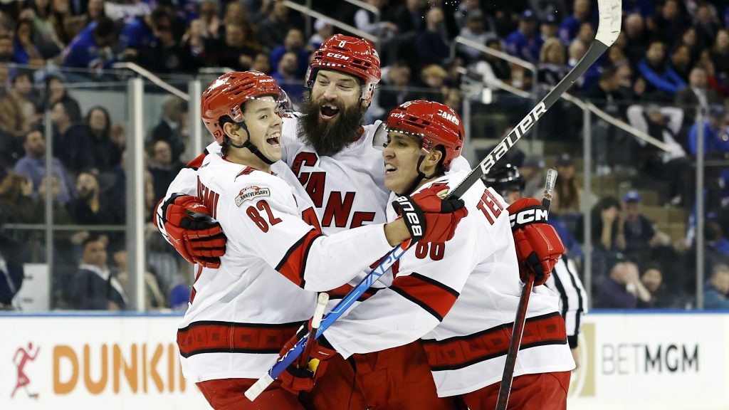 Idegenben nyert a Hurricanes