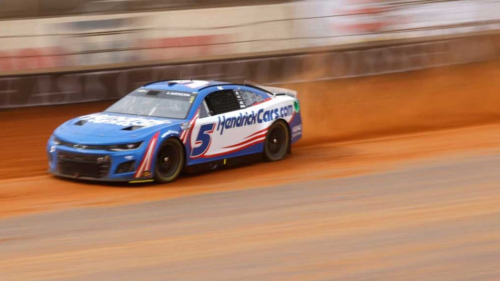 Kyle Larson várja a pole-ból az éjjeli salakos NASCAR-futamot (élő, 01:00, ARENA4, NET4+)