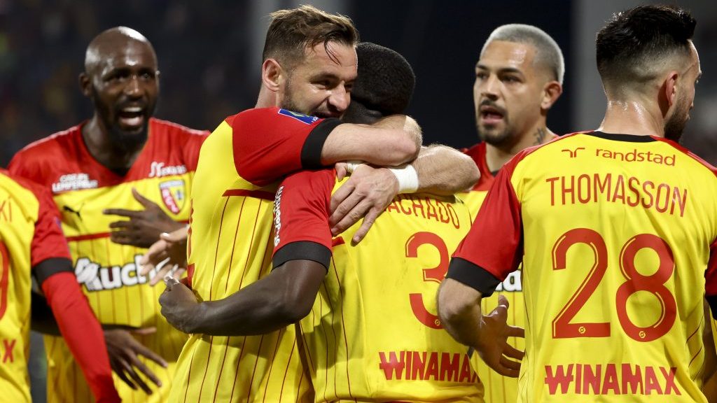 Szűkösen nyert, tapad a Lens a PSG-OM duóra