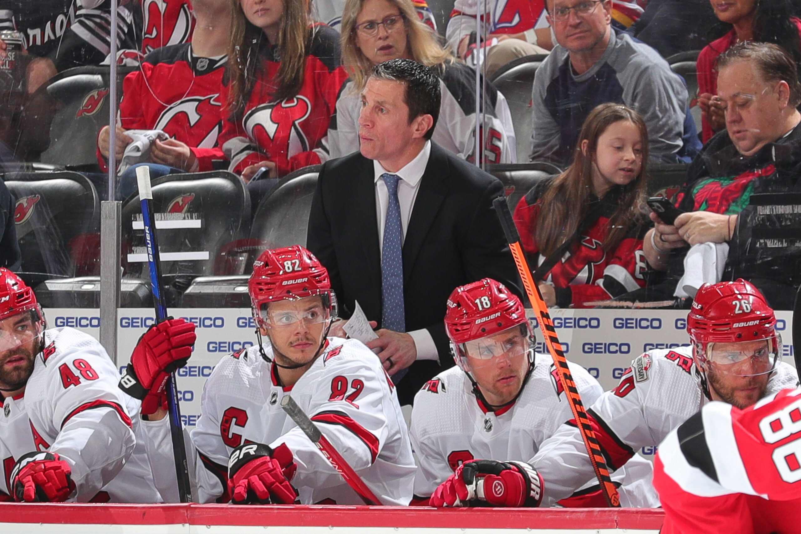 Marad a Carolina Hurricanes edzője