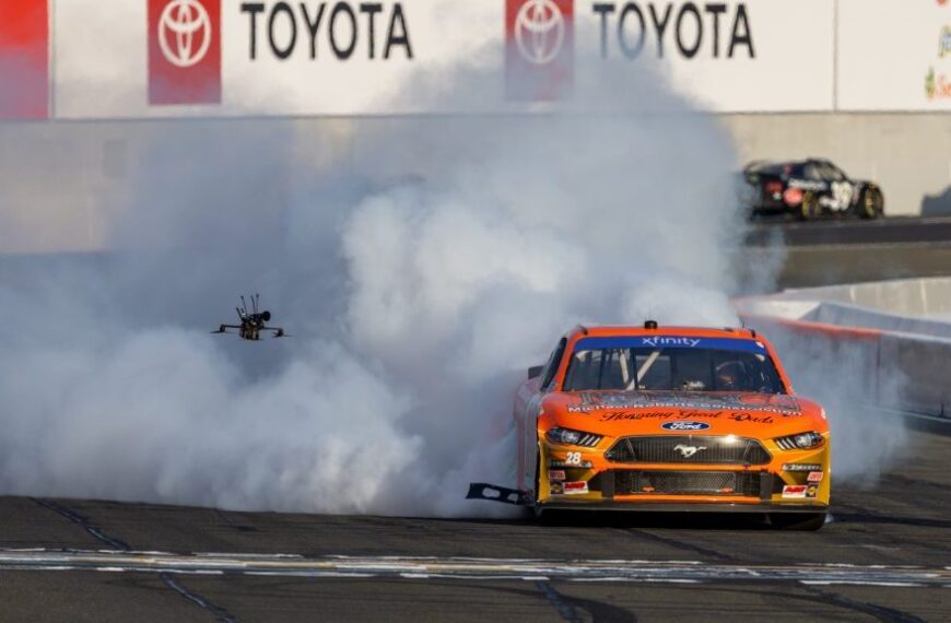 Almirola sikerével indult a NASCAR-hétvége