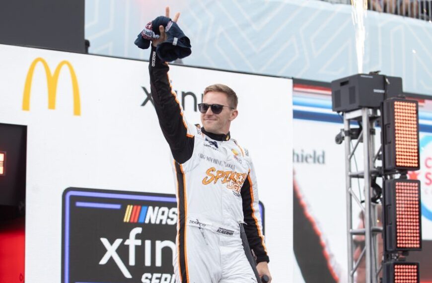 Az amerikai SailGP-csapatnál járt a NASCAR-pilóta