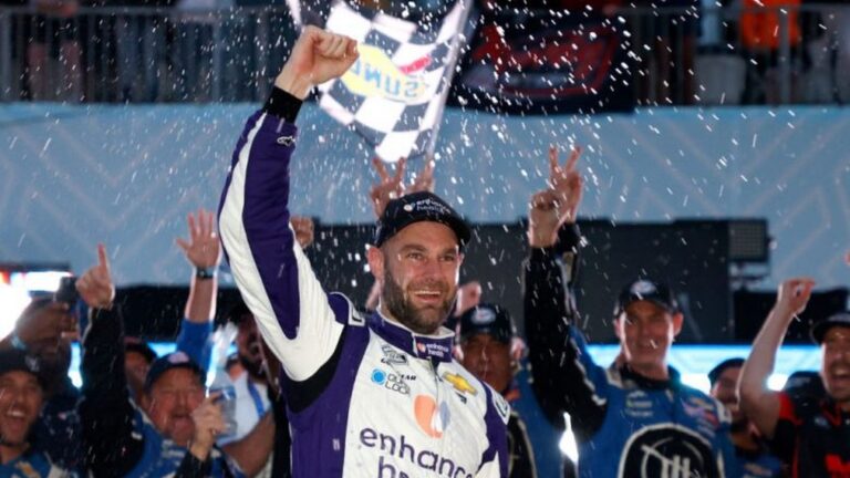 Van Ginsbergen visszatér a NASCAR-sorozatba