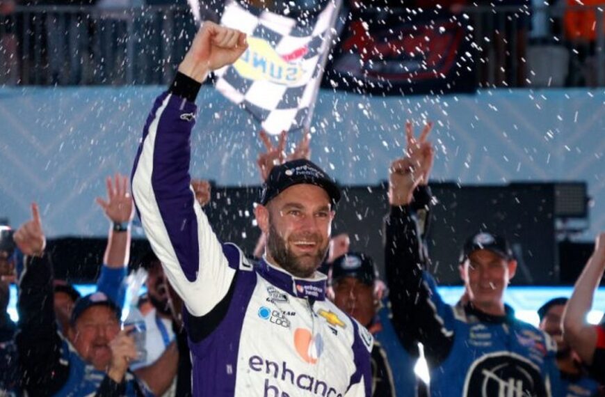 Van Ginsbergen visszatér a NASCAR-sorozatba