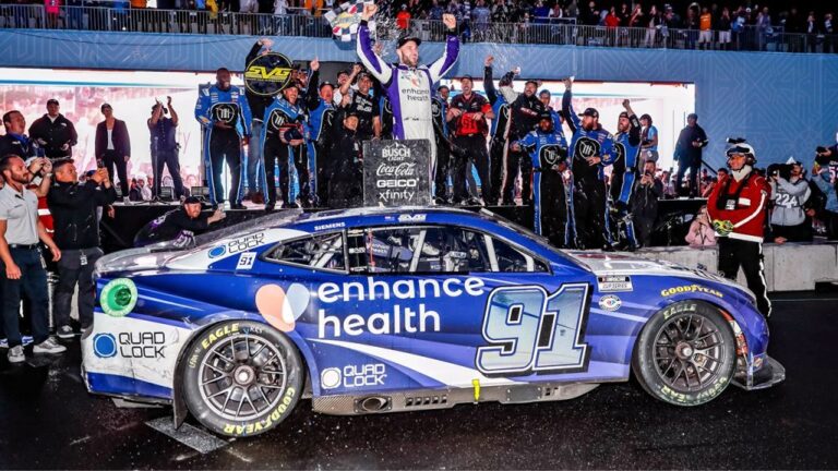 Elsőre győzött a NASCAR-ban a háromszoros Supercars-bajnok