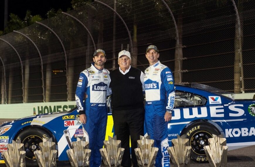 Jimmie Johnson bekerül a Hírességek Csarnokába