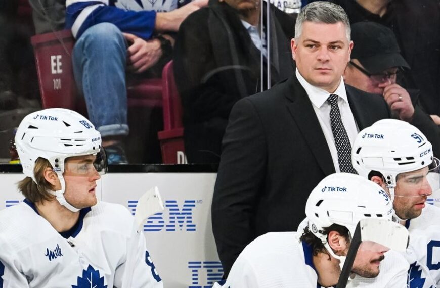 Marad a Toronto Maple Leafs vezetőedzője