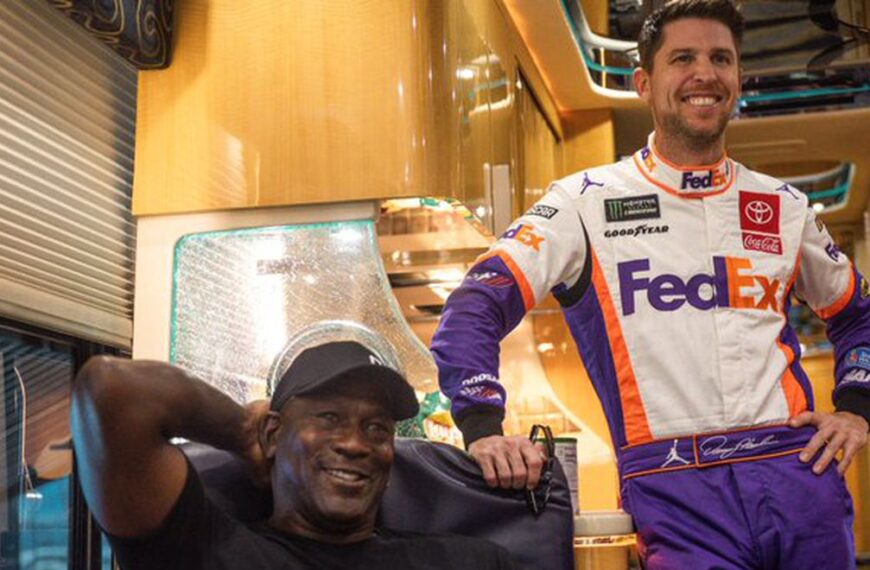 Denny Hamlin hosszabbított csapatával és a Toyotával is