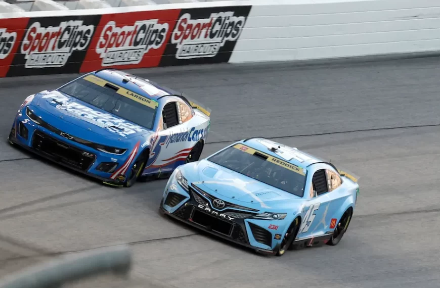 Kyle Larson máris a playoff következő szakaszában