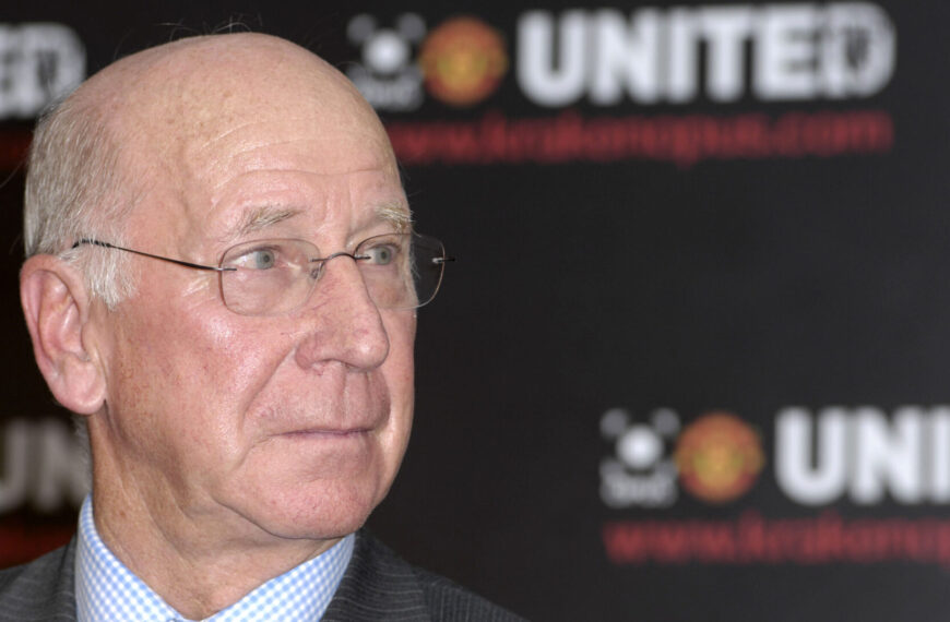 Elhunyt Sir Bobby Charlton, a Manchester United legendája