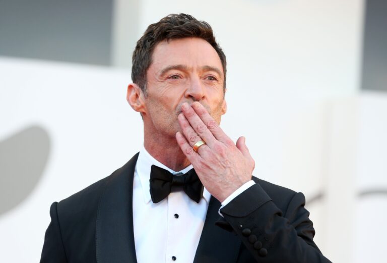 Hugh Jackman szerelmes és énekel