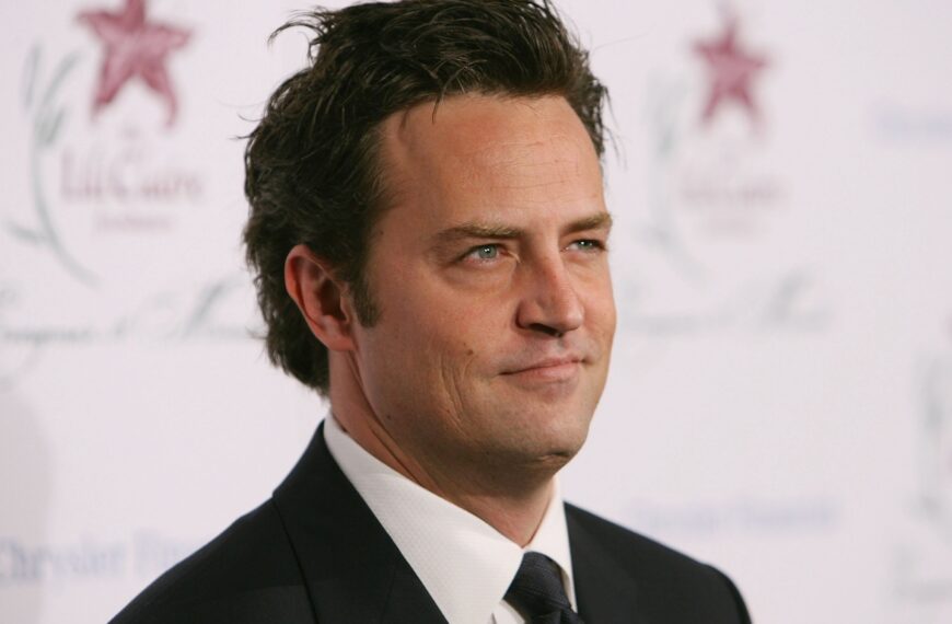 Charlie Sheen exe gyanúsított lehet Matthew Perry halálának…