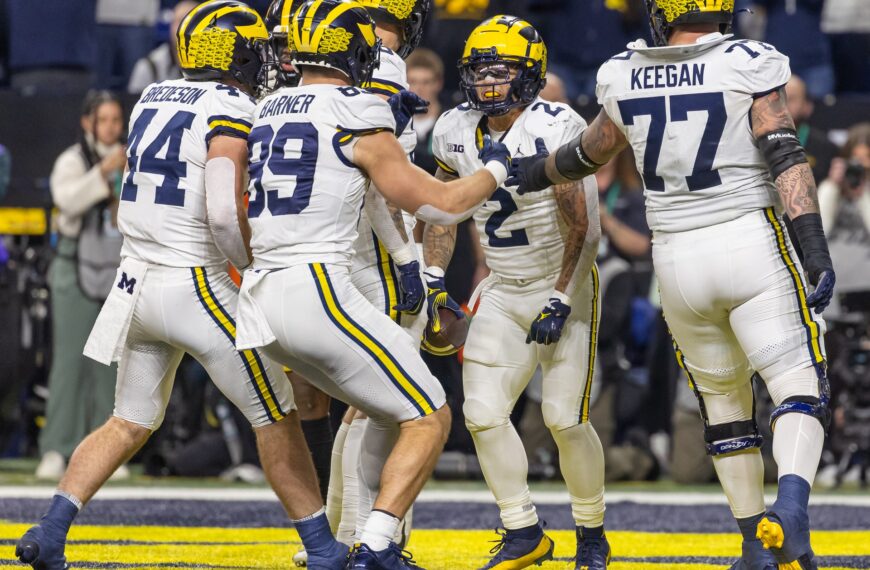 Michigan-Washington nagydöntővel zárul az egyetemi amerikaifutball-idény