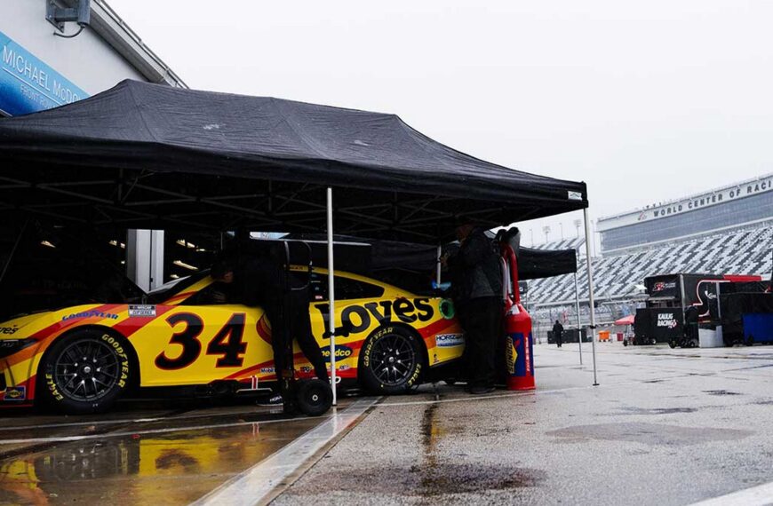 Elhalasztották a Daytona500-ast