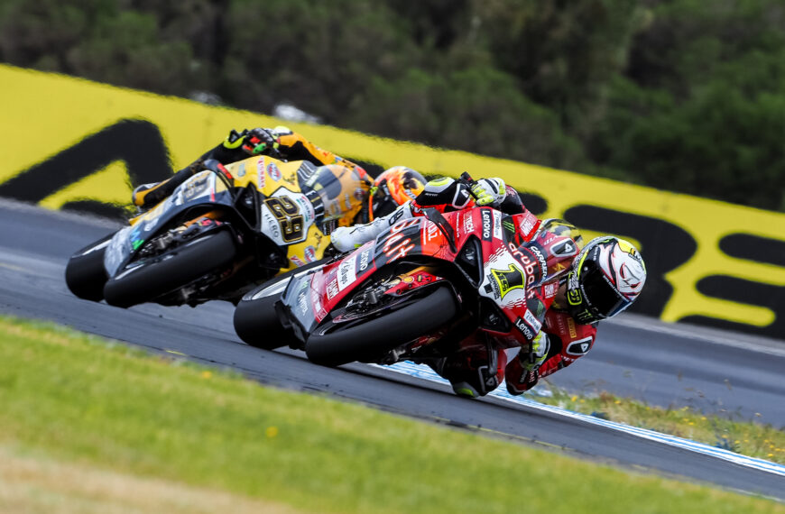 Bautista visszatért, Ducati egy-kettő a barcelonai záróversenyen